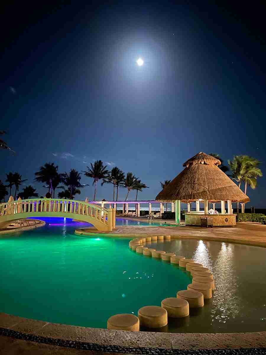 Dreams-Tulum-at-night
